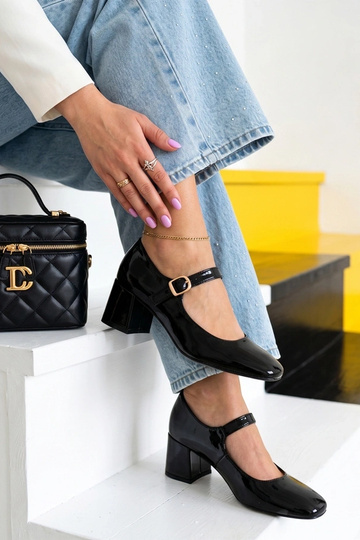 Black patent sandals on a heel Gianna 2