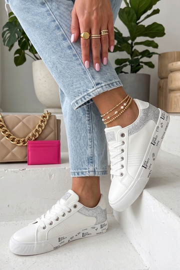Białe sneakersy z dekoracyjnymi wstawkami Layla