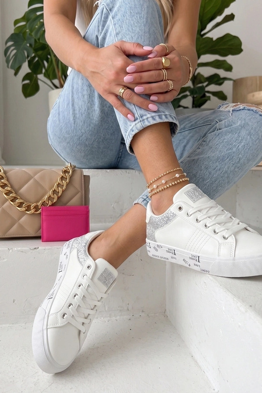 Białe sneakersy z dekoracyjnymi wstawkami Layla