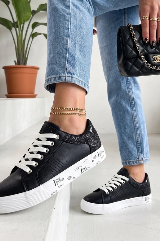 Czarne sneakersy z dekoracyjnymi wstawkami Layla