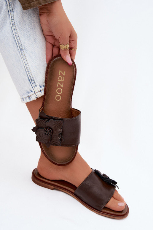 Skórzane klapki dla kobiet z ornamentami Zazoo 40477 w kolorze czekoladowym