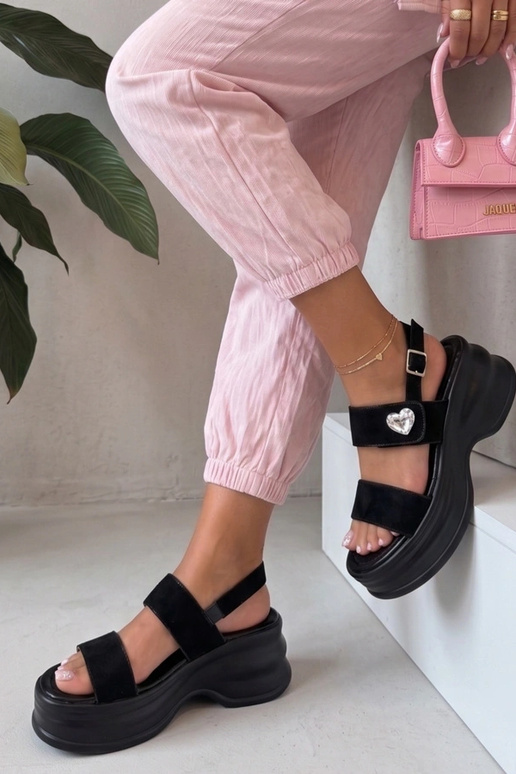 Black sandals on a chunky sole Aileen