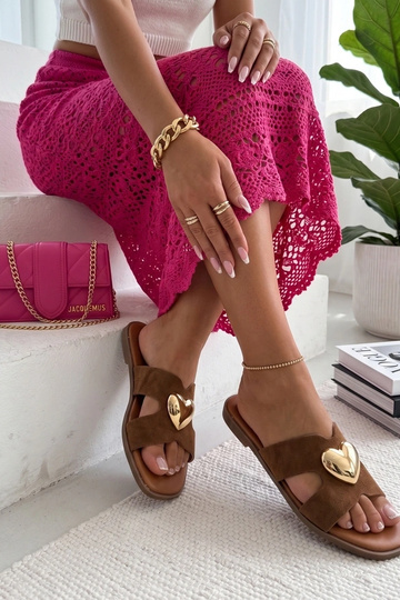 Brown slippers adorned with a golden heart Lucrezia 2