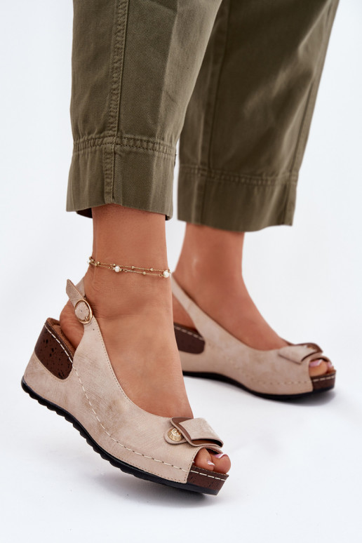 Smėlio ir aukso spalvos lengvos platforminės basutės Comfort Shoes Efravia