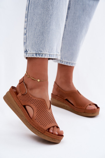 Brown perforated women's sandals with platform Tai turiciejka L4494-29