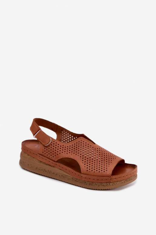 Brown perforated women's sandals with platform Tai turiciejka L4494-29