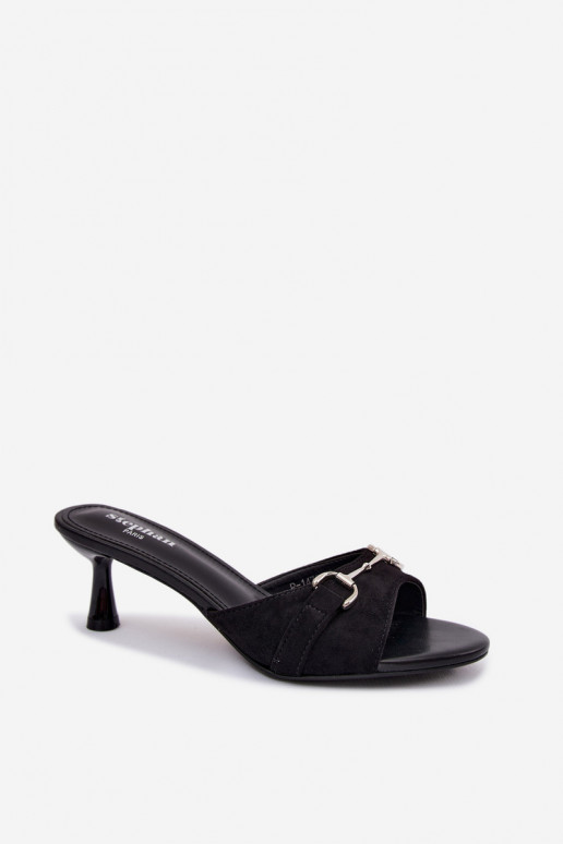 Black women's slippers with ornate elements on a low heel Poppia