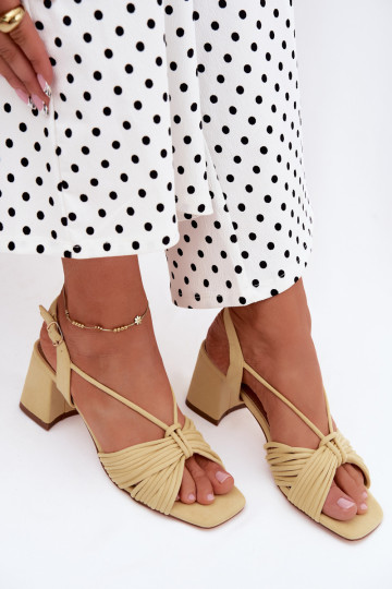 Women's sandals with straps and heels in yellow Taffina