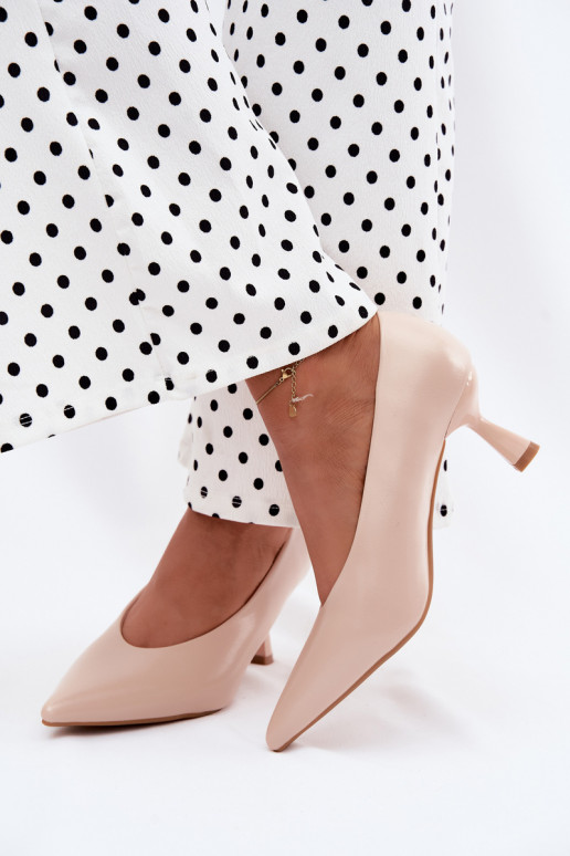 Pointed shoes with heels in sand Silenta