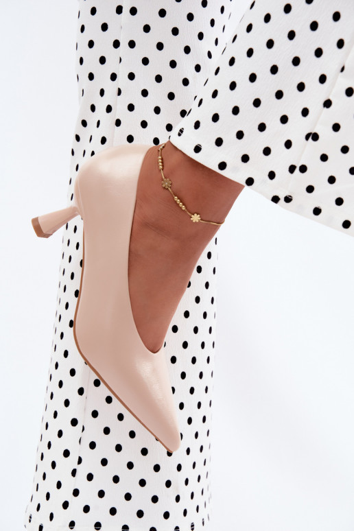 Pointed shoes with heels in sand Silenta