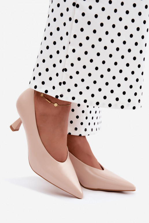 Pointed shoes with heels in sand Silenta