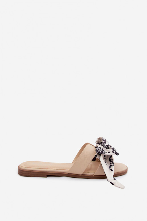 Damskie klapki z szerokimi obcasami i kokardkami w piaskowym Caprissa