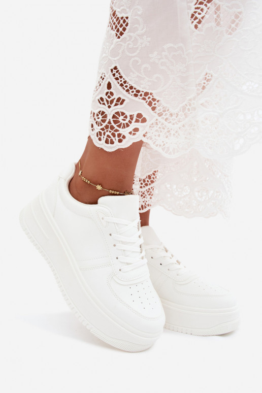 Baltos spalvos moteriški sportbačiai su platforma iš dirbtinės odos Crosbella