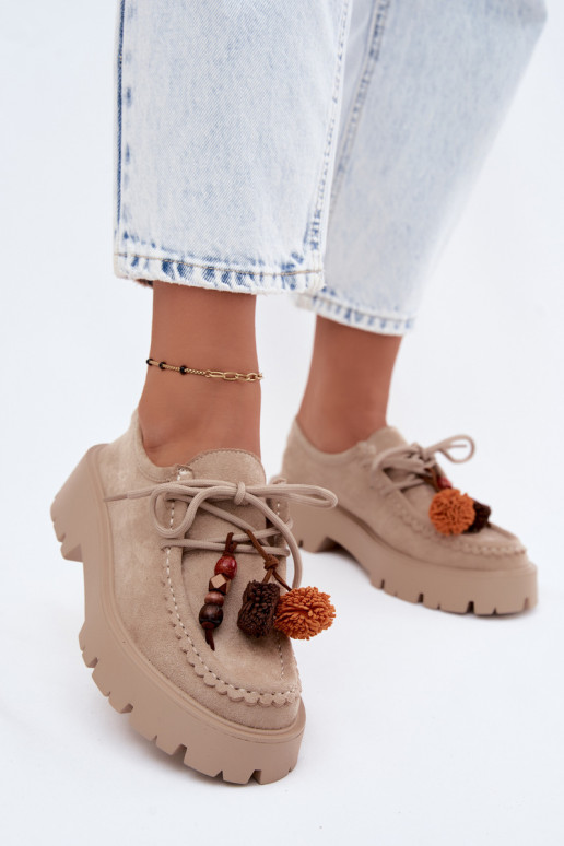 Buty z pięknymi detalami z sztucznego zamszu w kolorze piaskowym Melonia