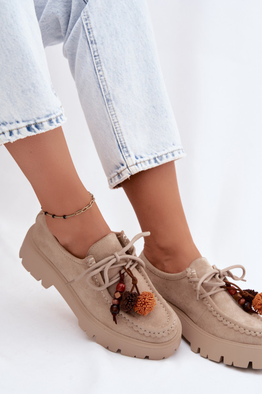 Buty z pięknymi detalami z sztucznego zamszu w kolorze piaskowym Melonia