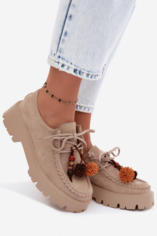 Buty z pięknymi detalami z sztucznego zamszu w kolorze piaskowym Melonia