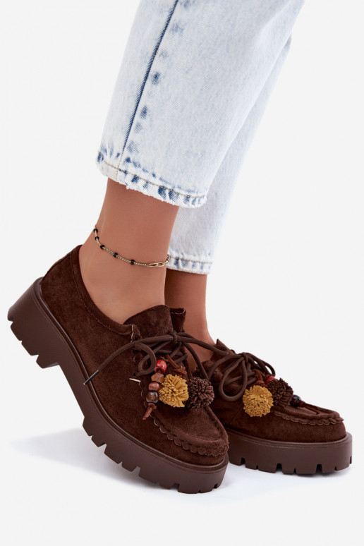 Buty z pięknymi detalami z sztucznego zamszu w kolorze czekoladowym Melonia
