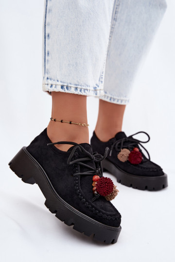 Shoes with faux suede beautiful details in black Melonia