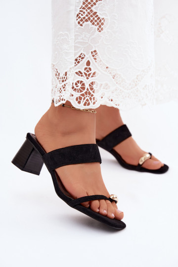 Slippers with heels and golden details in black Dakotelle