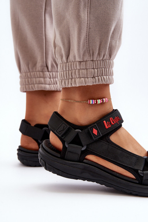 Moteriškos basutės su lipniais užsegimais juodos spalvos Lee Cooper LCIN-26-34-4423L