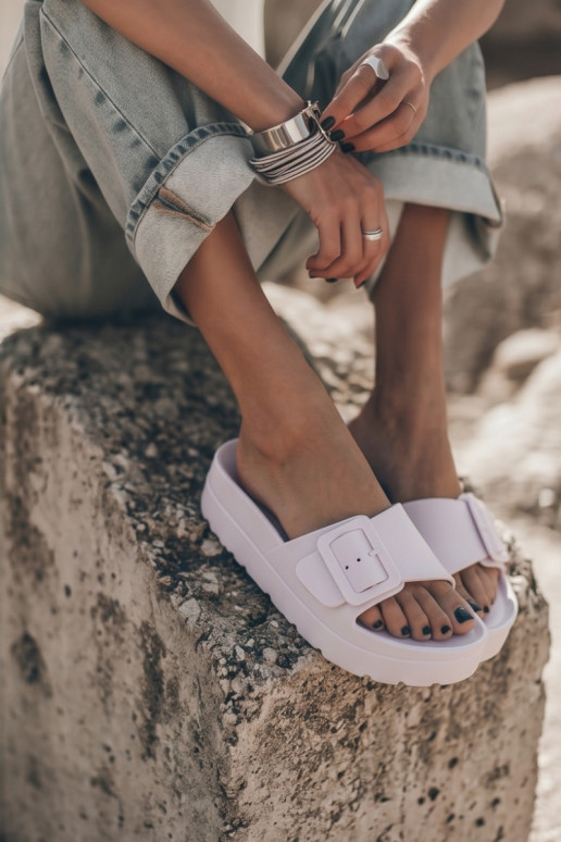 White women's slippers with platform and buckles Caramel