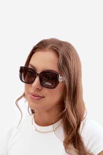 Sunglasses with decorative details in gray color