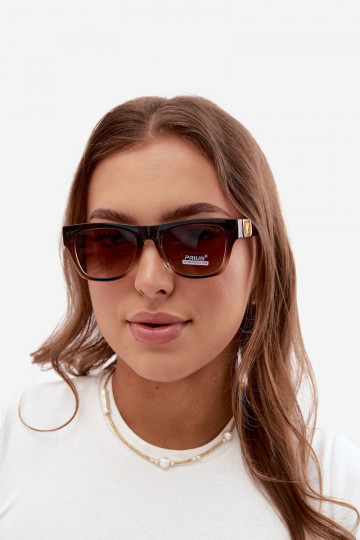 Women's sunglasses with UV filter in brown color