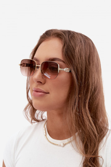 Sunglasses with thin frames and UV filter, pink