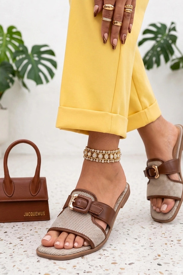 Brown women's clogs with decorative buckle Isadora 2