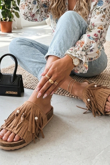 Dark sand-colored women's clogs with tassels Flamres Florence 2