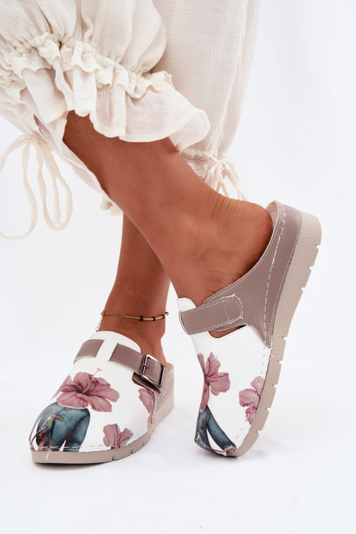 Women's clogs with buckles sand color