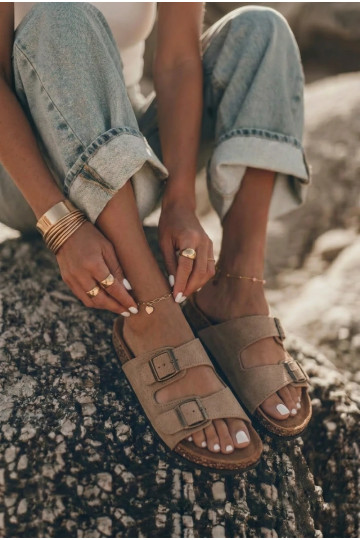 Women's sand-colored slippers with buckles Brigid