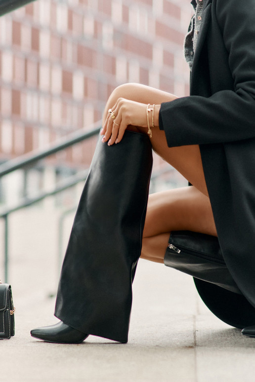 Warm long boots with thin heels and sewn-in choleika in black Tamonia