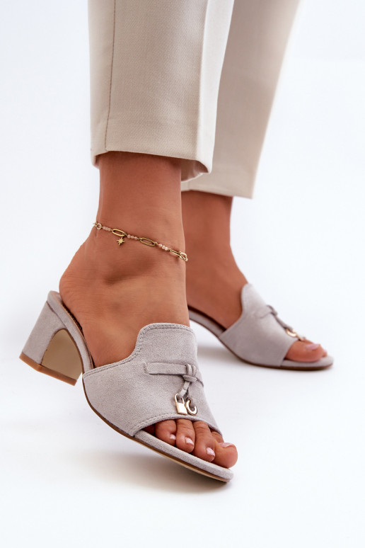 Women's slippers with faux suede heels in grey color Jemenna