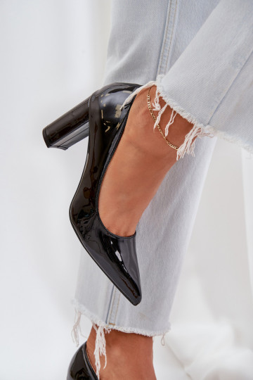 Black shoes with patent effect on the column Kilanne