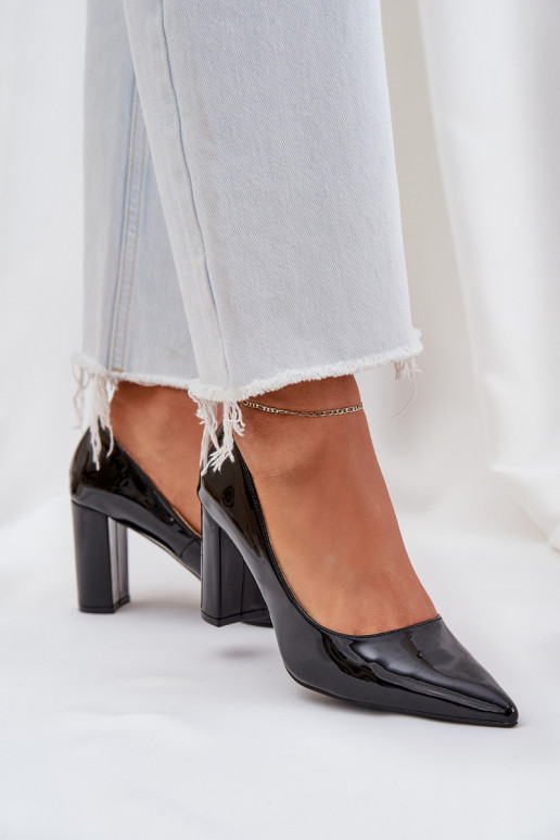 Black shoes with patent effect on the column Kilanne