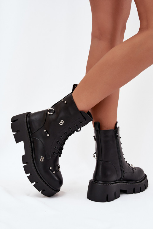 Women's work ankle boots with beautiful details insulated in black Lunea