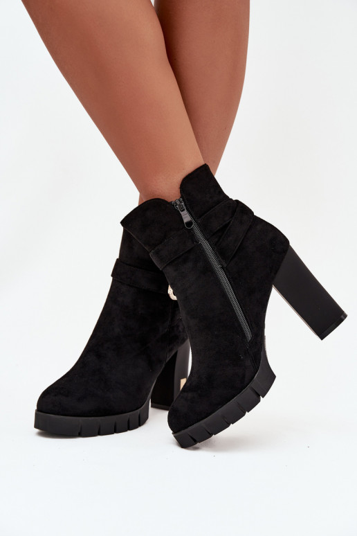 Warm women's ankle boots with buckles, black Nolivira