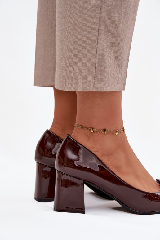Patent effect shoes with heels and ornaments CzekoladoĮe Isoline