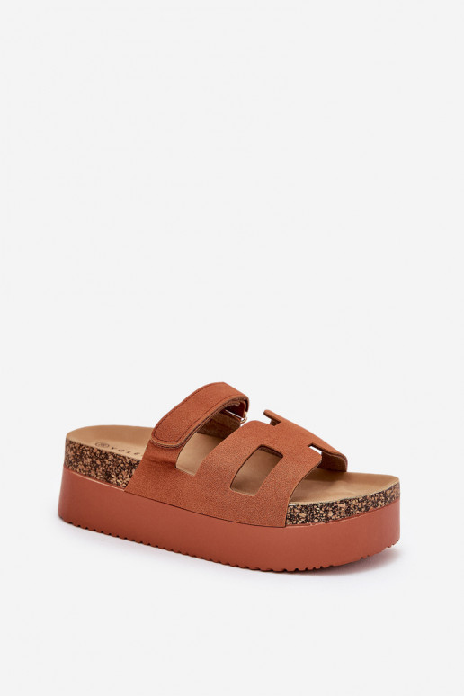 Slippers with platform in brown Daldiva