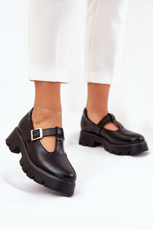 Black women's shoes with buckles on the platform Venda