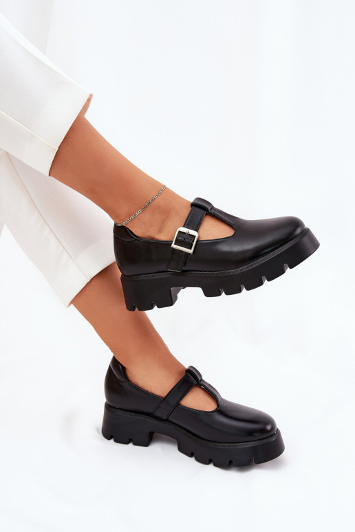 Black women's shoes with buckles on the platform Venda