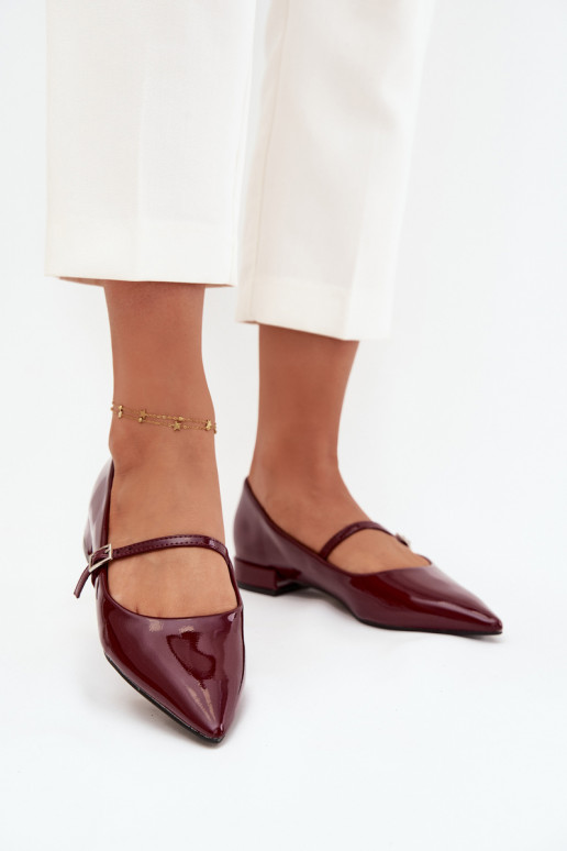 Patented ballerinas on a delicate heel with straps in burgundy Isvella