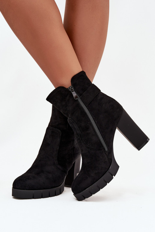 Insulated women's ankle boots with buckles in black Selisse