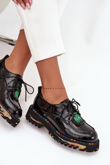 Damskie buty z efektem lakieru Artiker 57C0172 w kolorze czarnym