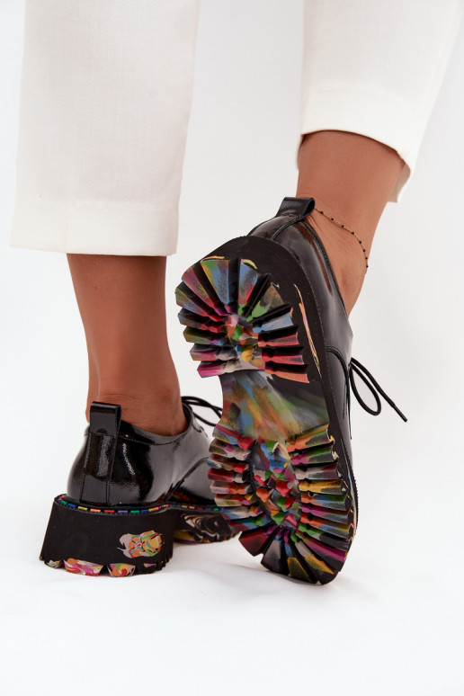 Damskie buty z efektem lakieru Artiker 57C0172 w kolorze czarnym