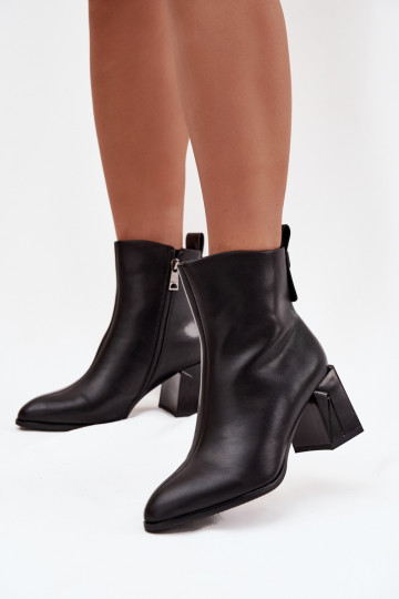 Insulated ankle boots with heels made of natural leather Vinceza 66812 in black