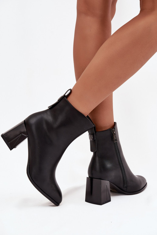 Insulated ankle boots with heels made of natural leather Vinceza 66812 in black
