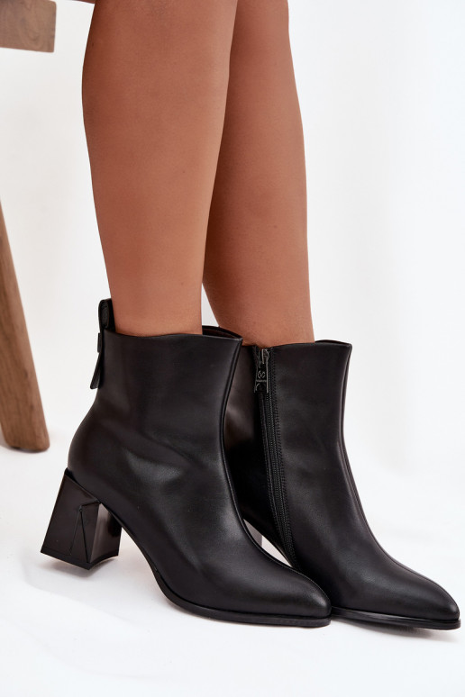 Insulated ankle boots with heels made of natural leather Vinceza 66812 in black