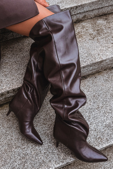 Women's knee-high slip-on boots with slim heels in chocolate Ysolienne